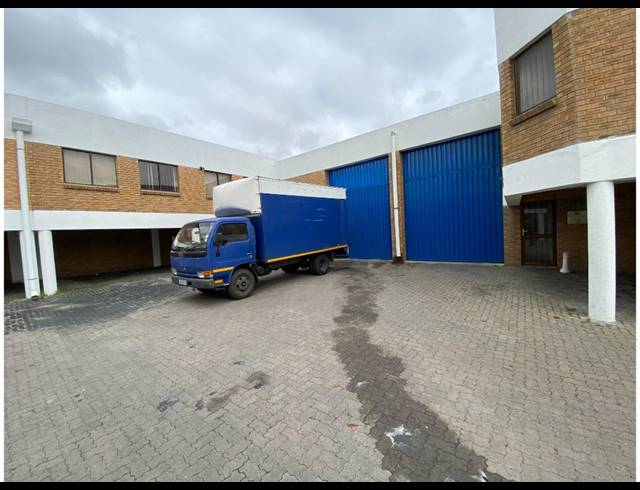 1,490M² WAREHOUSE FOR SALE IN KILLARNEY GARDENS